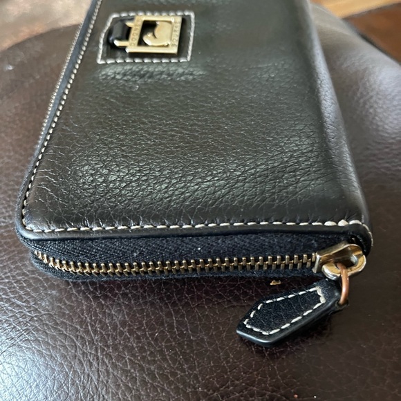 EUC Authentic Dooney&Bourke pebbled leather zip around wallet - Picture 4 of 5